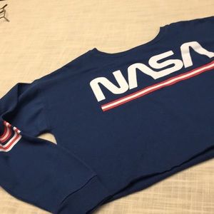 Cropped NASA sweatshirt